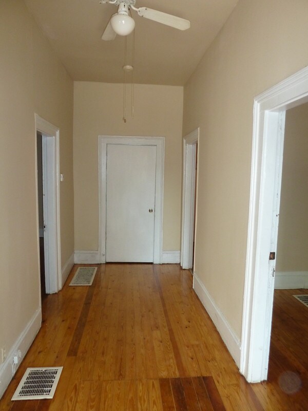 Building Photo - 423 E Emerald Ave