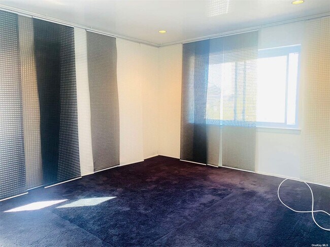 Foto del edificio - 215-44 23rd Rd