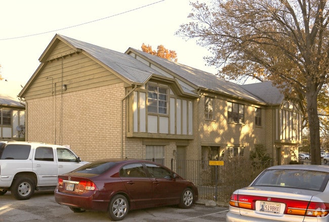 Foto del edificio - Oak Park Town Homes