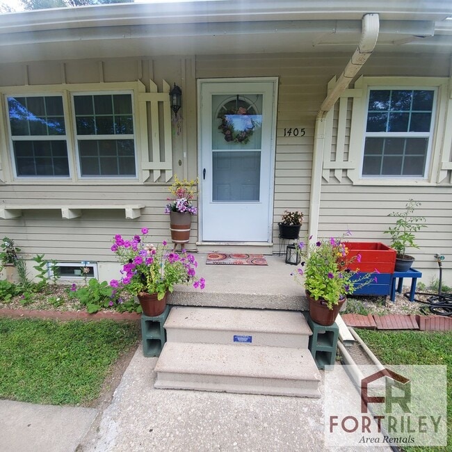 Building Photo - Spacious home for rent!