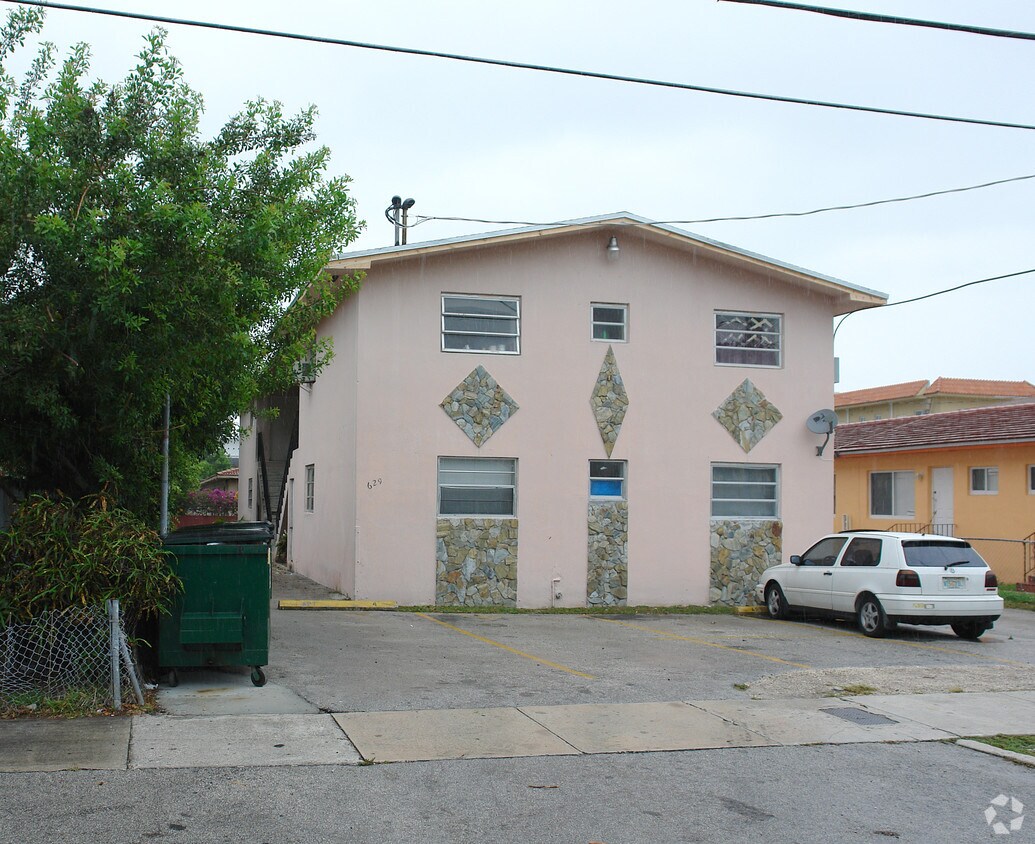 Building Photo - 629 SW 10th St