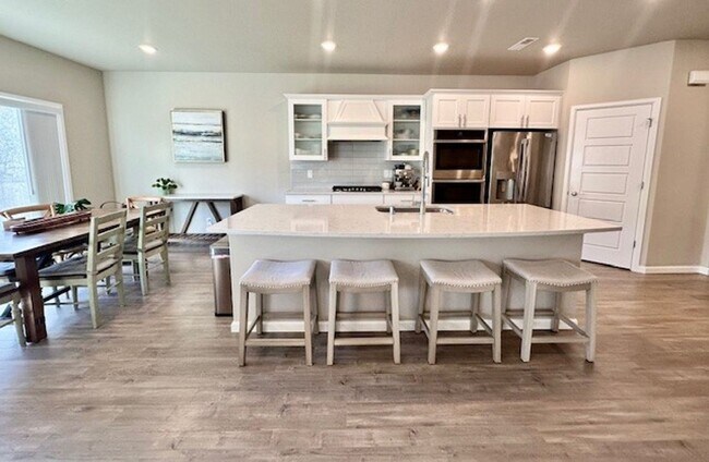Building Photo - 4 bd + Bonus room - Renton New Build