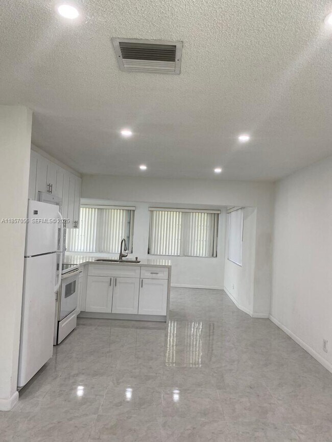 Foto del edificio - 4903 NW 42nd Ave