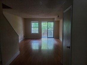 Building Photo - 210 Appleby Dr