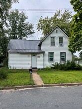 Building Photo - 1803 5th St E