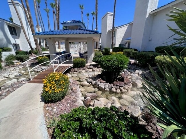 Building Photo - 1BR Furnished Waterfront Condo Roadhaven M...