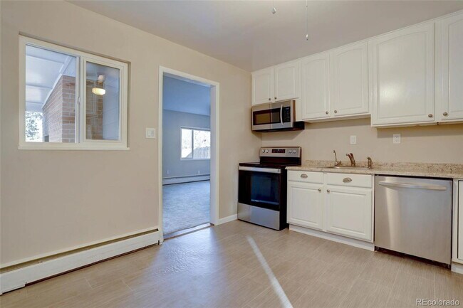 Foto del edificio - Updated 3 Bedroom Home in Hoffman Heights