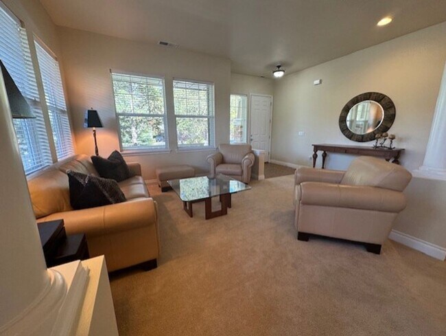 Foto del edificio - Fully Furnished Home