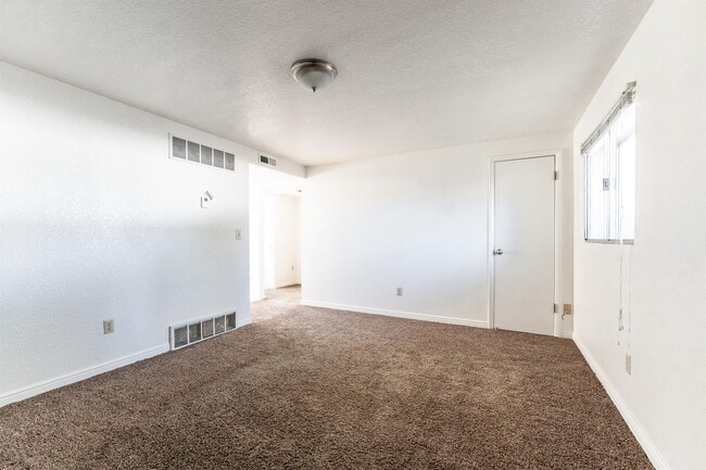 Building Photo - 180 E 100 N