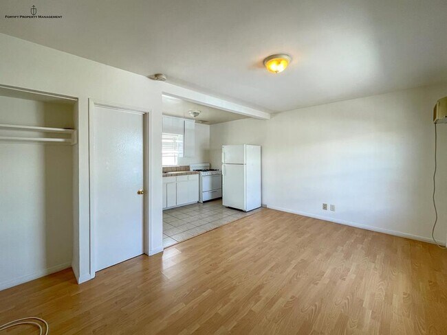 Building Photo - 1131 Centinela Ave