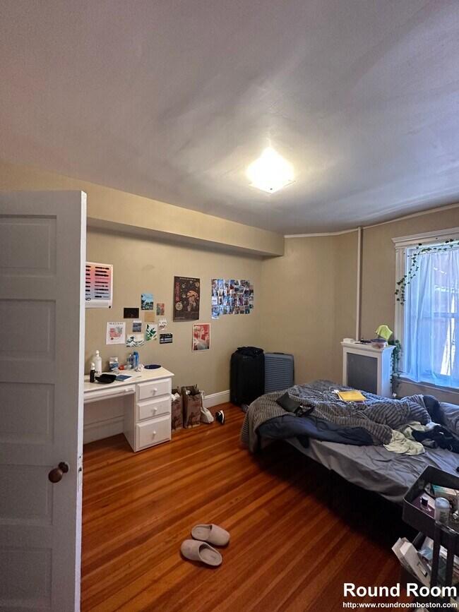 Building Photo - 10 Strathmore Rd