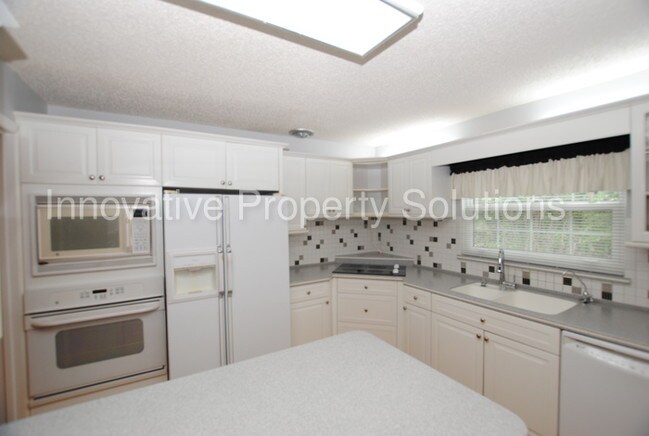 Building Photo - 335 Greencastle Dr