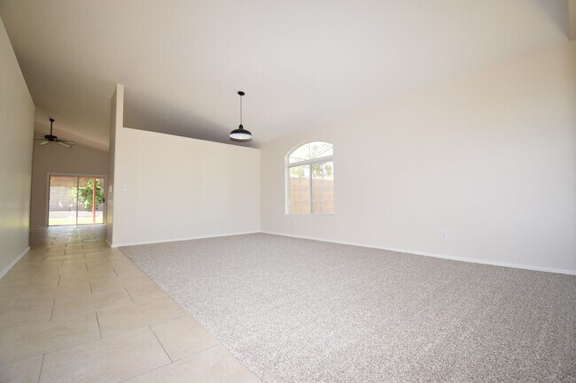 Foto del edificio - 4307 E Meadow W Ln