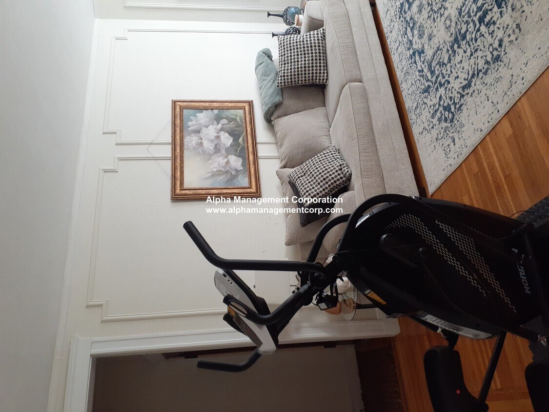 Primary Photo - 79 Maple St