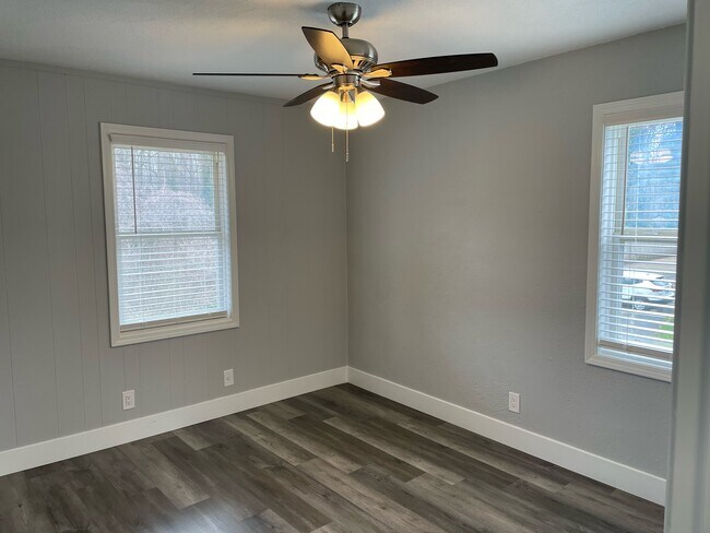 Building Photo - 4338 Ogburn Ave