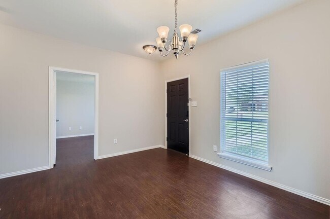 Building Photo - 260 Meadowcrest Dr