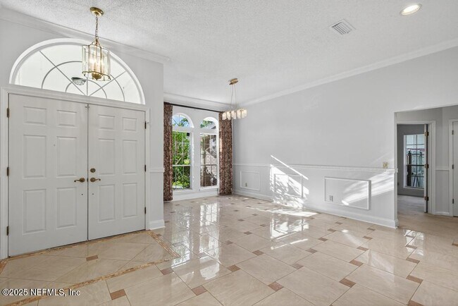 Foto del edificio - 4851 Jaybird Cir N