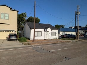 Building Photo - 2211 Ella Blvd