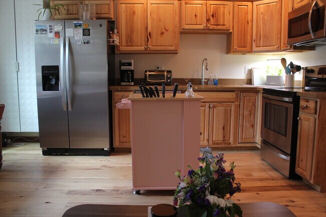 Building Photo - 61 Virginian Ln