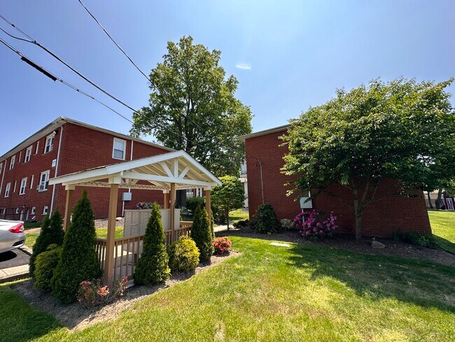 Foto del edificio - 229 N Middletown Rd