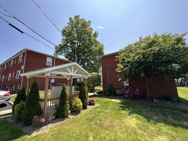 Building Photo - 229 N Middletown Rd