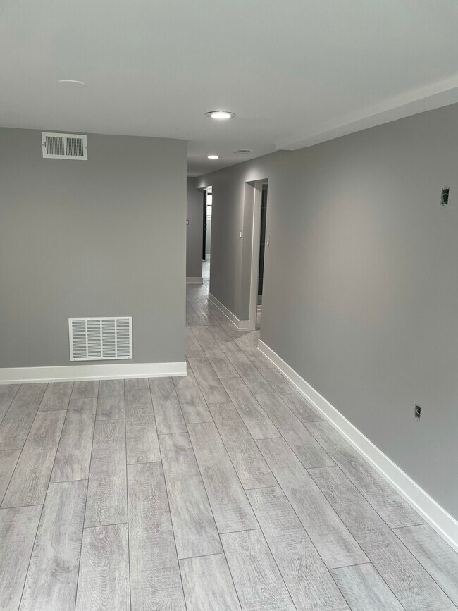 Living Room - 5954 S Kilbourn Ave