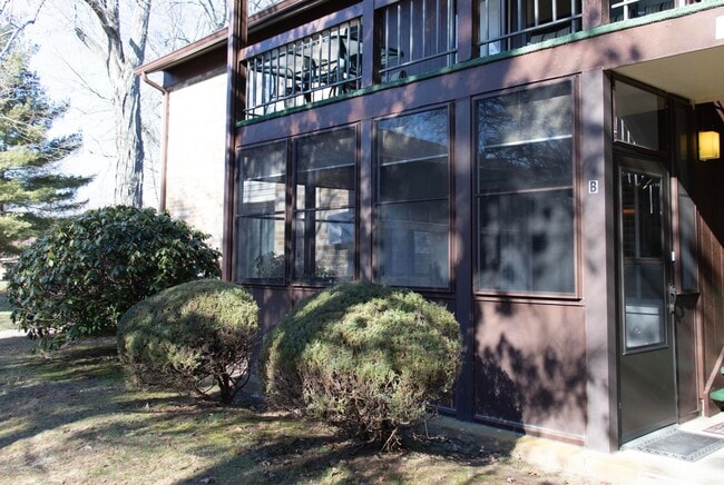 Building Photo - 107 Amberly Dr