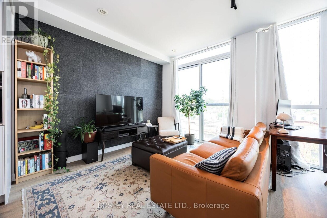 Photo principale - 899-899 Queen St E