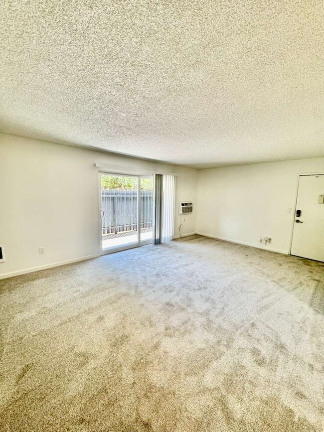 Foto del edificio - 481 Ignacio Blvd