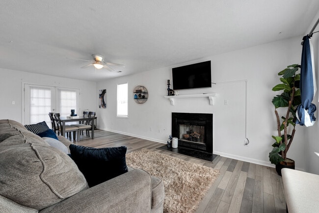 Foto del edificio - 633 Dorene Pl