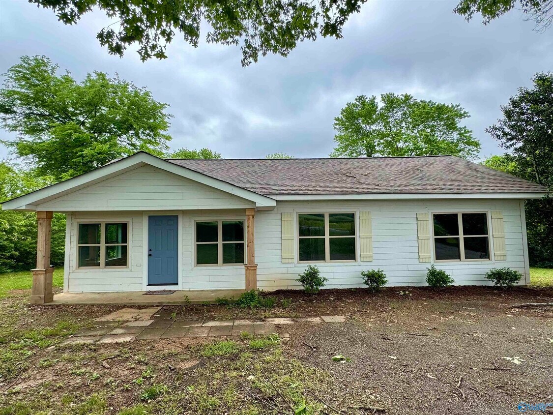 Primary Photo - 2061 Lindsay Ln S