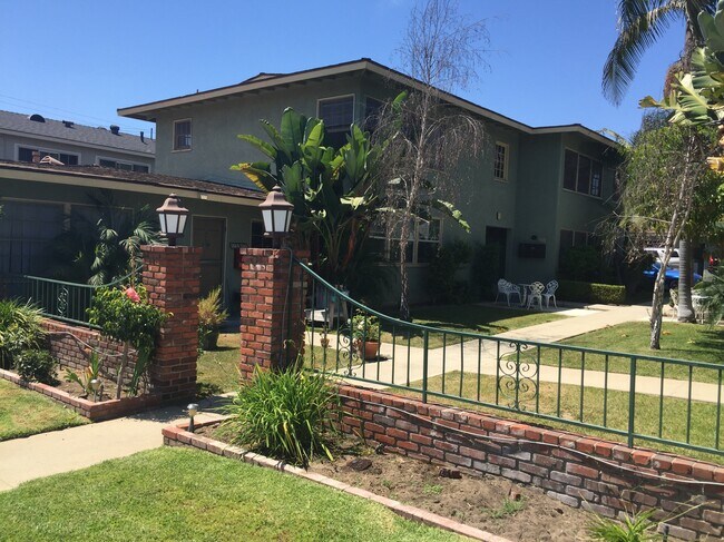 Foto del edificio - 1641 E Maple Ave