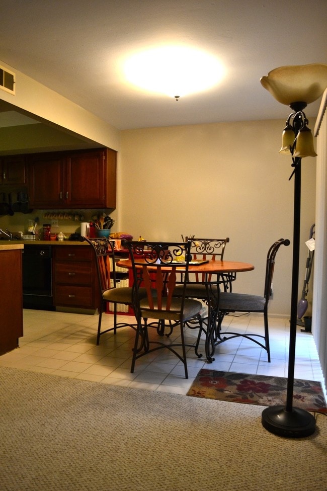 Dining area - Miller Townhomes