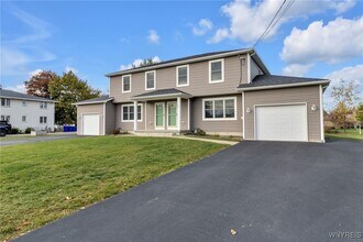 Building Photo - 940 Reserve Rd