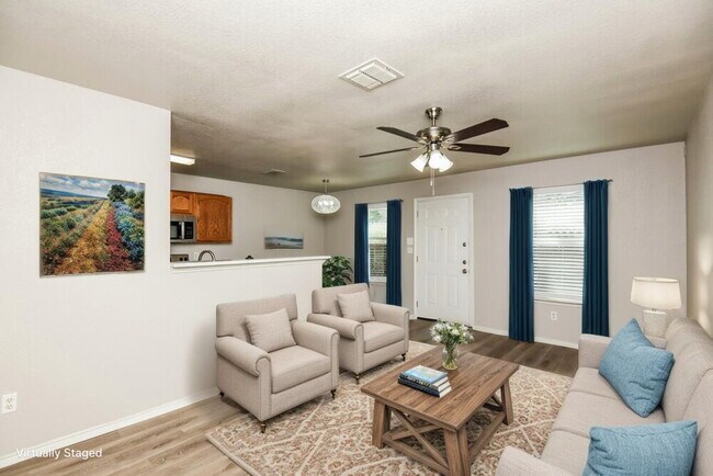 Foto del edificio - 1528 Pine Ln