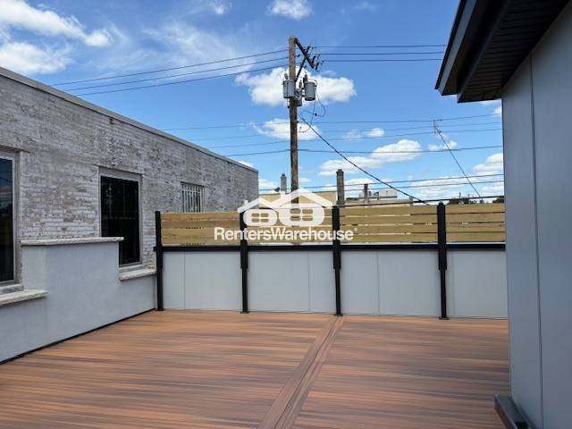 Building Photo - 1575 University Ave W