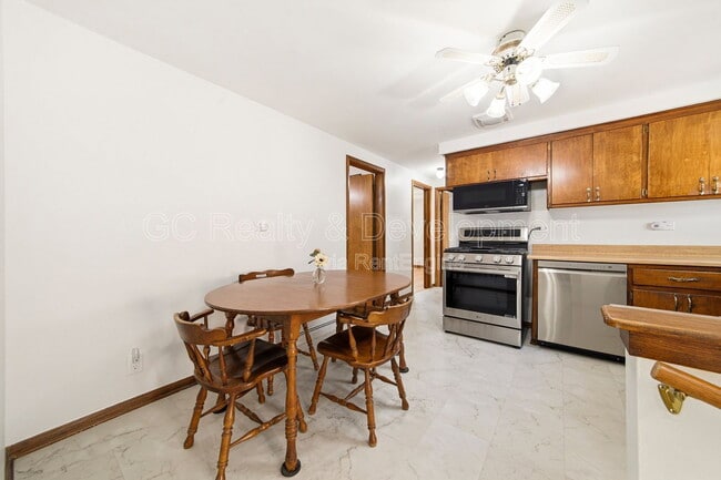 Building Photo - 5144 S Melvina Ave