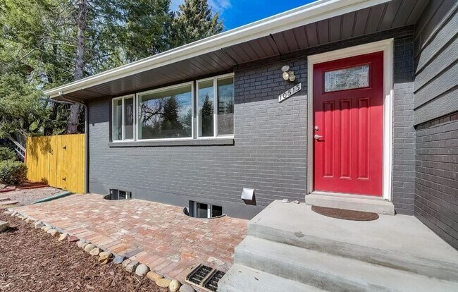 Foto del edificio - Newly Remodeled Home with Spacious Driveway!