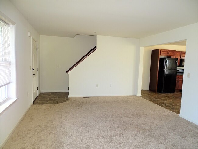 Building Photo - 340 Meadow View Dr