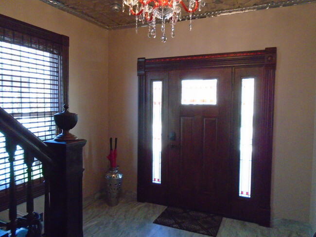 Front Foyer - 212-1 4th St