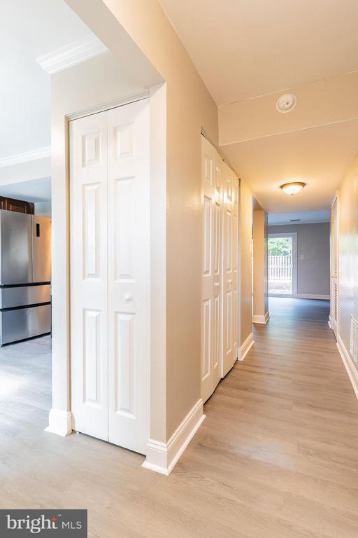 Foto del edificio - 6584 Yadkin Ct