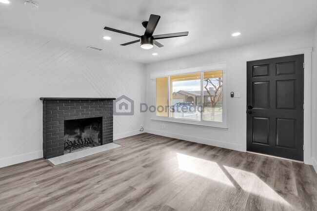 Building Photo - 3721 McClellan Dr