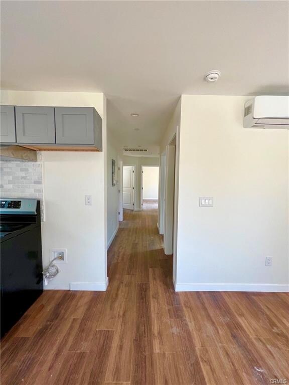 Foto del edificio - 13106 Jouett St