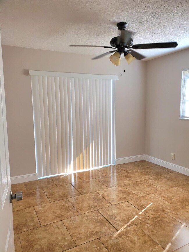 Foto del edificio - 4440 NW 19th Terrace