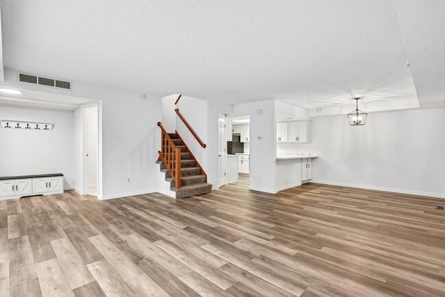 Building Photo - 18669 Clear View Ct