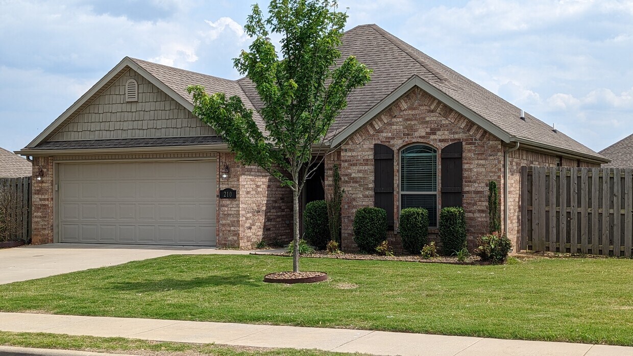 Primary Photo - 210 Sullivans Way