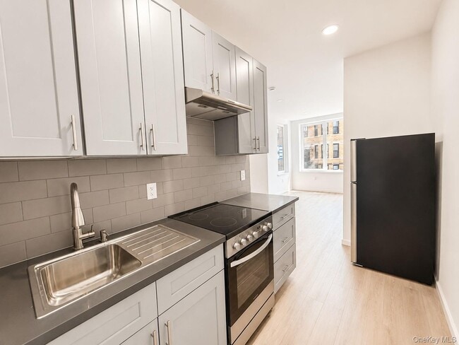 Foto del edificio - 69-46 64th St