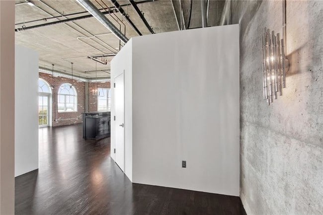 Building Photo - 3180 Mathieson Dr NE
