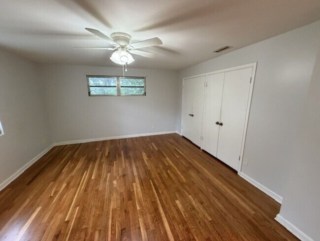 Building Photo - 1105 Timber Ln