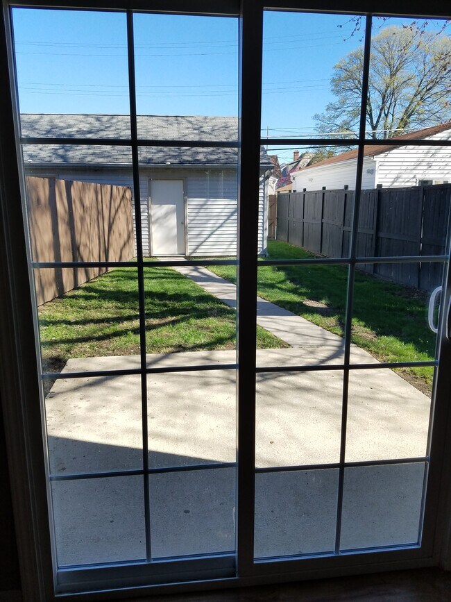 Patio/backyard and garage - 366 E Mithoff St